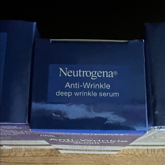 Neutrogena Ageless Intensives Anti-Wrinkle Serum Blue 1 fl oz
NIB ONLY 1 LEFT!! - Picture 4 of 9